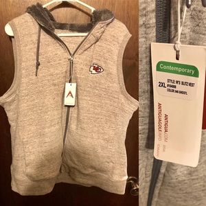 Woman’s fleece Chiefs vest